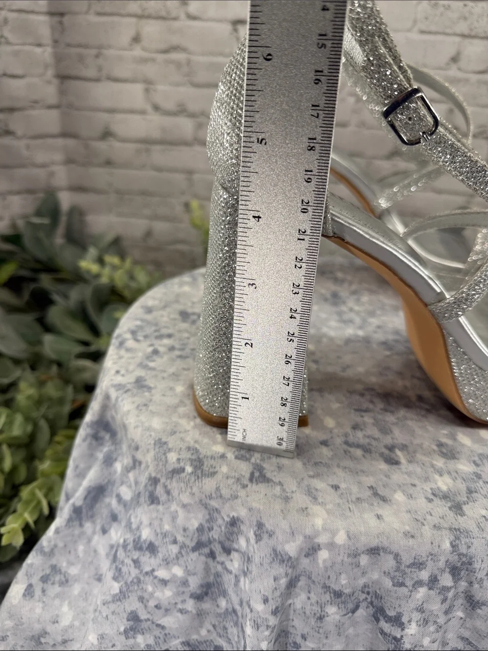 IDIFU “Fay” Silver Sparkle Square Toe Stack Heel Fashion Sandals WMS 7.5M 🩶 EUC